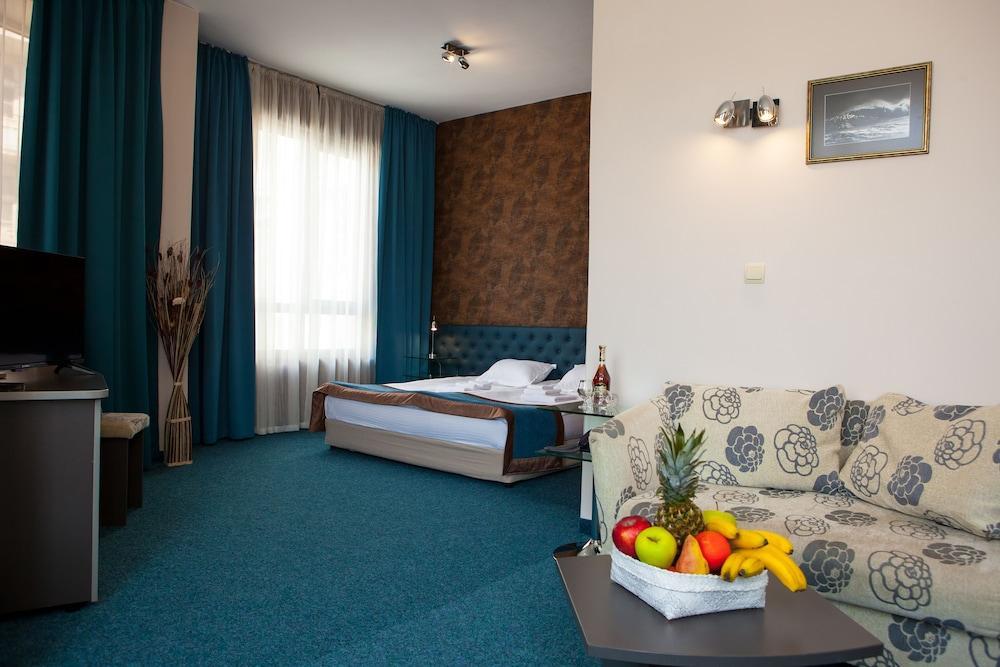 City Mark Hotel Varna Bagian luar foto