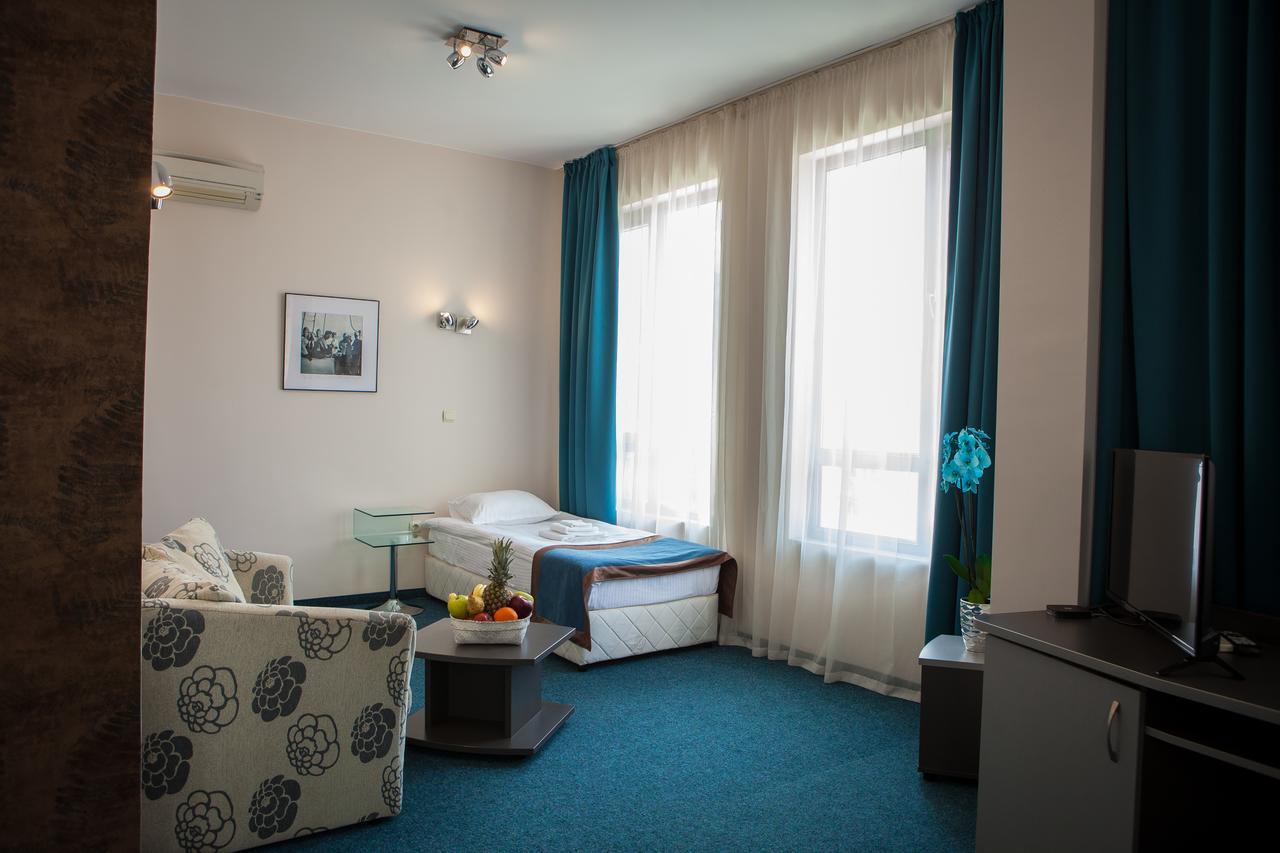 City Mark Hotel Varna Bagian luar foto