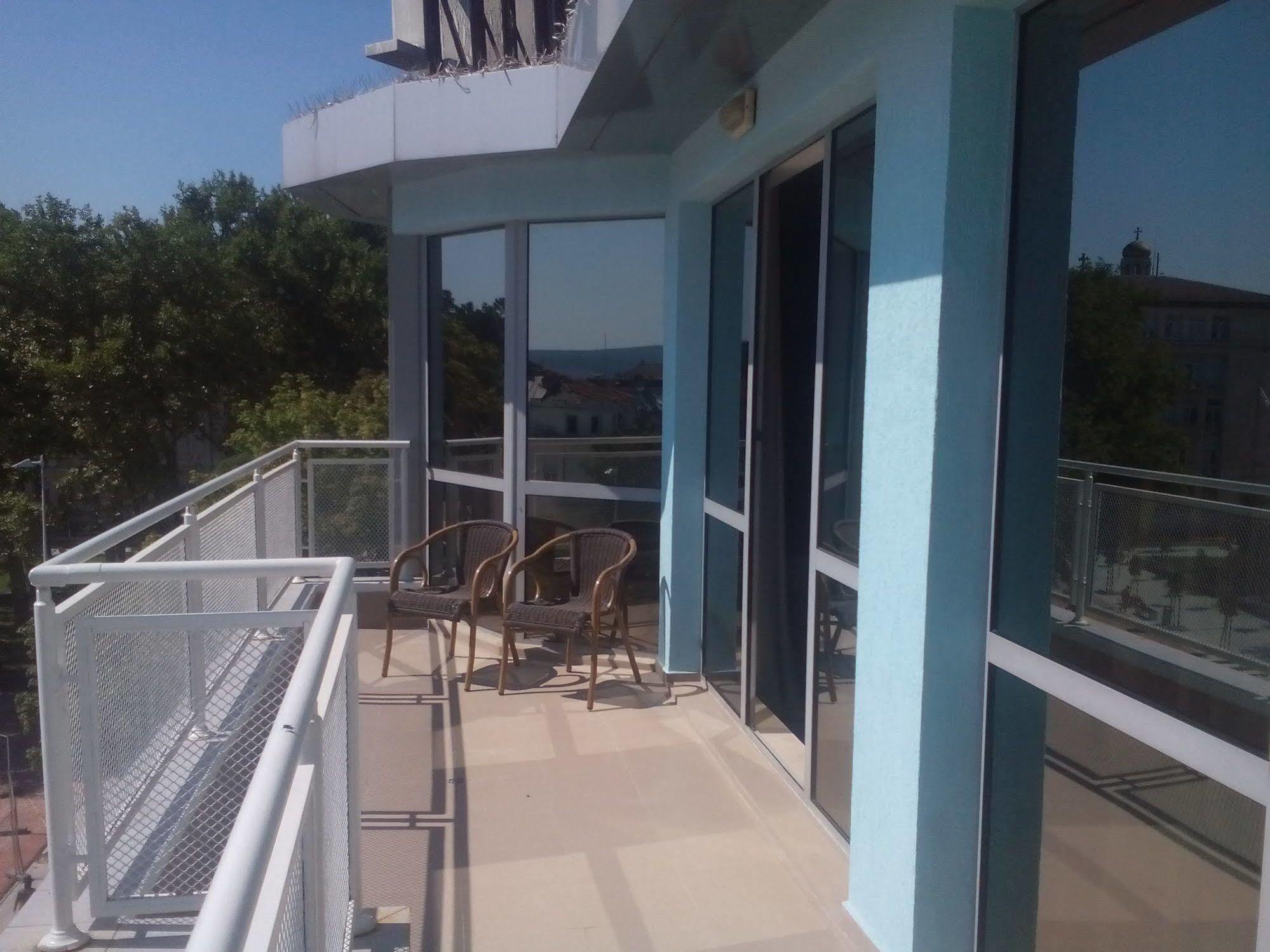 City Mark Hotel Varna Bagian luar foto
